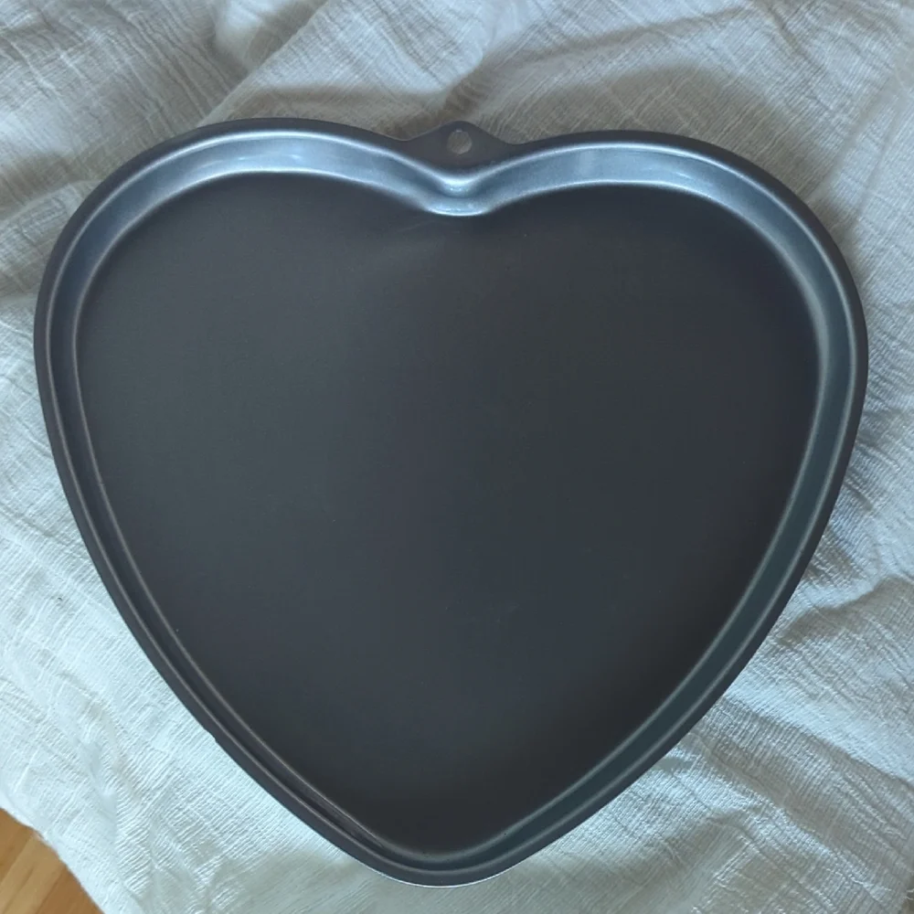 🆕 Giant Cookie Heart-Shaped Non-Stick Baking Pan